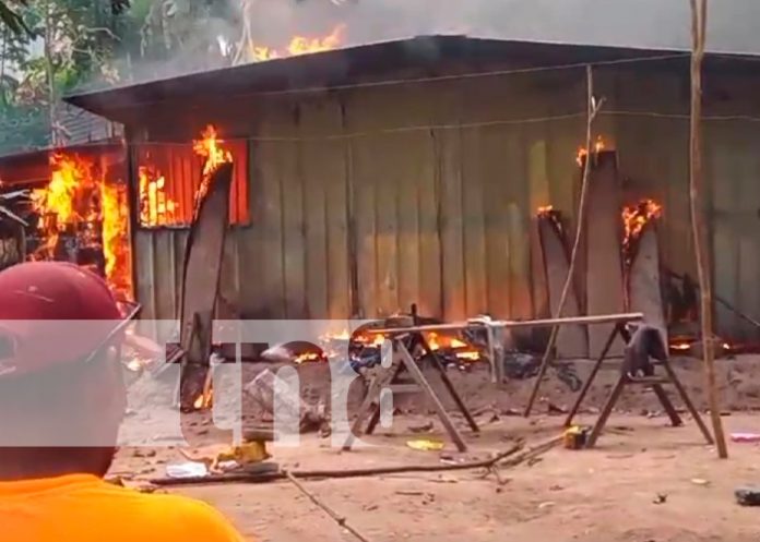 Familia lo pierde todo en un incendio en Waslala