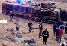 Al menos 23 muertos al caer bus a un abismo en norte de Perú