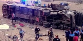 Al menos 23 muertos al caer bus a un abismo en norte de Perú