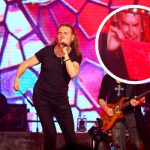 Fher de Maná, olió la ropa interior de una fan durante un concierto (Video) Fher de Maná, olió la ropa interior de una fan durante un concierto (Video)