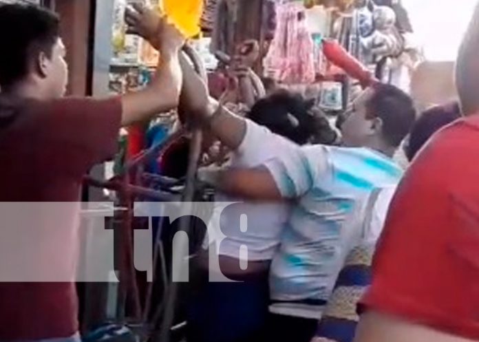 Foto: Indignación en el Mercado Oriental /cortesía