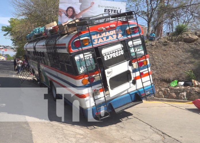 Conductor de bus impactó con otro automotor en Estelí