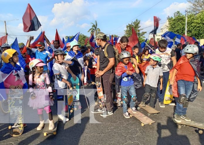 Foto: Jóvenes y adolescentes participan en recorrido histórico en el monumento de la Alfabetización/TN8