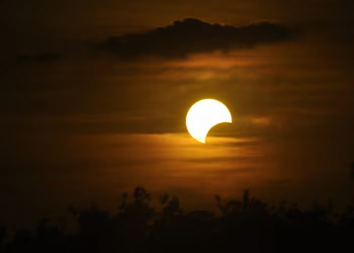 2 Es hoy, es hoy: Eclipse solar total 2024 ¿Se oscurecerá el cielo en su totalidad?