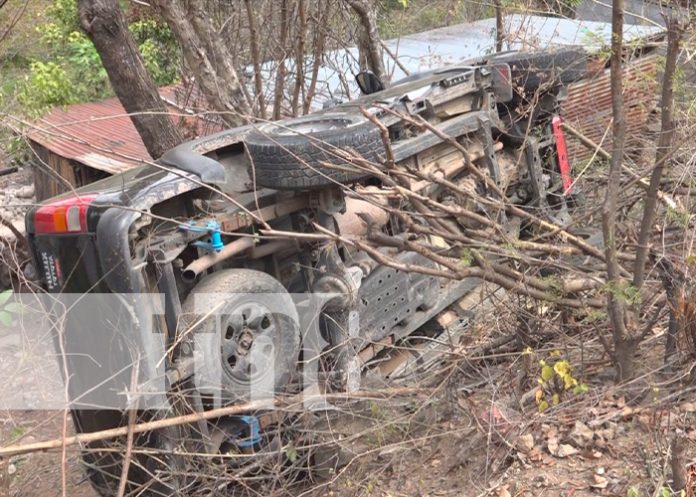 Foto: Joven conductor pierde control al intentar adelantar /cortesía