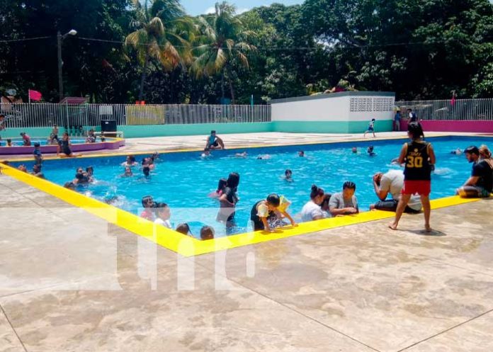 Familias nicaragüenses visitan el centro recreativo Xilonem