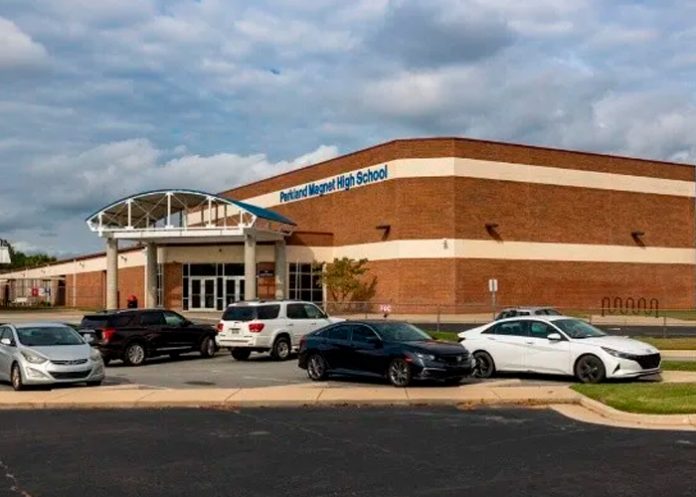 Alumno golpea con tremenda brutalidad a su maestra