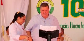 Alcalde pasa vergüenza luego que se le cayeran los pantalones