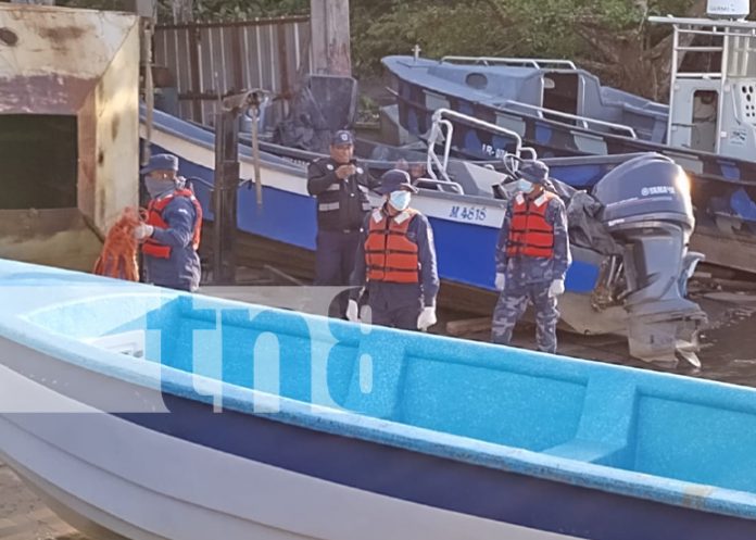 2 Foto: Fuerza Naval realizó el rescate de dos pescadores dominicanos, uno con vida y el otro fallecido / TN8