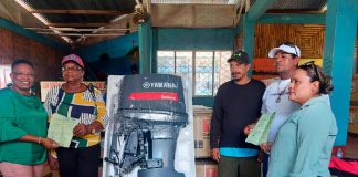 Foto: Entregan motores marinos a pescadores del Caribe Sur / Cortesía