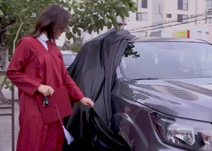 Recibe una camioneta como regalo de graduación