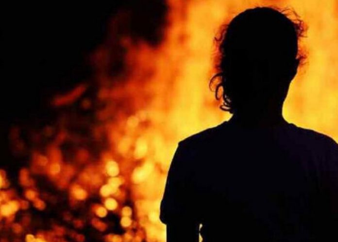 2  Le prende fuego a su novio en Argentina