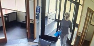Abuelita de 74 años roba un banco a mano armada