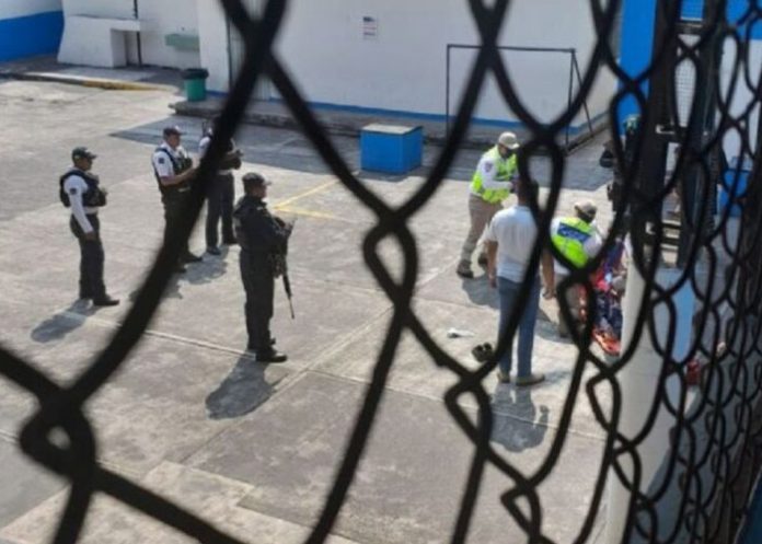 2 Niño se lanza de segundo piso en España