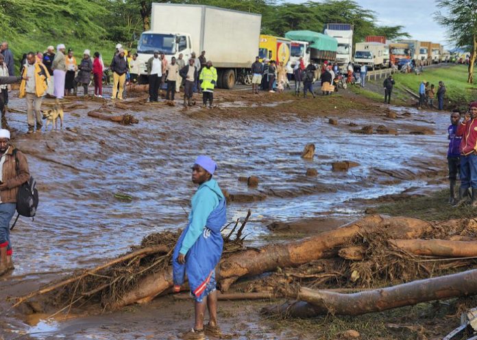2 Más de 40 muertos en Kenia tras la ruptura de una represa