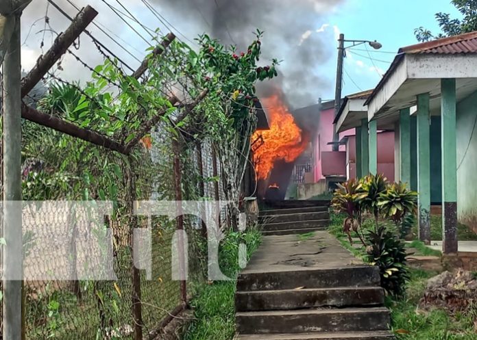 3 Foto: Detienen incendio que amenazaba a Hospital Primario en Nueva Guinea / TN8