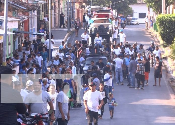 Foto: Granada rinde emotivo adiós a 