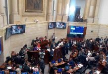 En Colombia se dan "agarrón" en plena votación