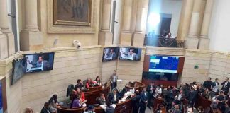 En Colombia se dan "agarrón" en plena votación