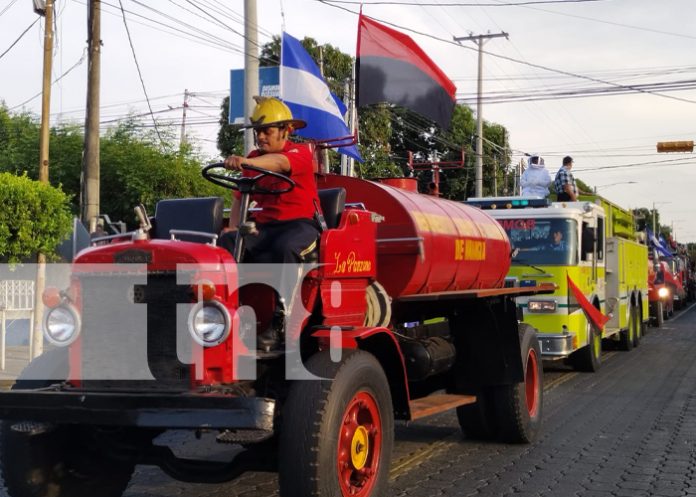 3 Foto: Desfile colorido por las calles de Managua, mostrando todo sobre los bomberos / TN8