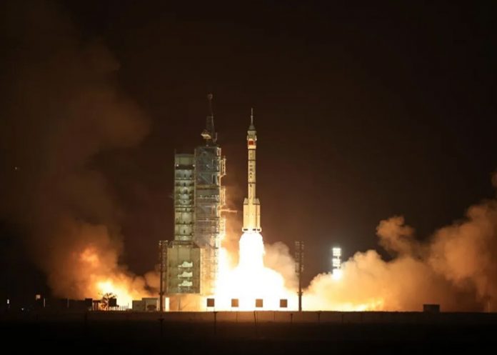 3 Despega la misión espacial china Shenzhou-18