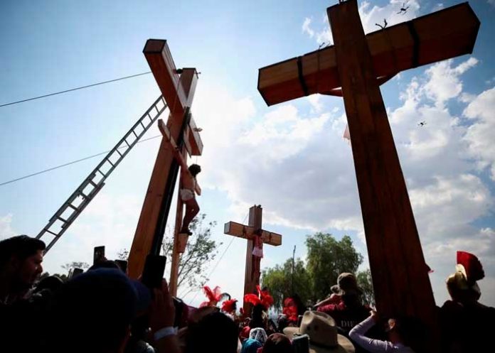 3 Jesús se baja de la cruz