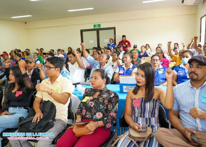 4 Familias de Nueva Guinea participaron en el Congreso 45/19