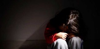 Familia demanda a una escuela por la violación