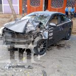 Al estilo de carros chocones: Busero y taxista protagonizan fuerte accidente