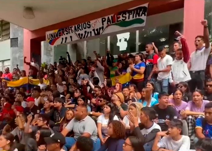 5 Foto: Universitarios alzan la voz en Venezuela /cortesía