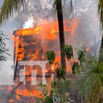Incendio reduce a escombro Bodega de emisora cristiana en Bilwi