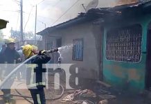 Foto: Fuerte incendio en una tapicería del barrio Jorge Dimitrov en Managua / TN8