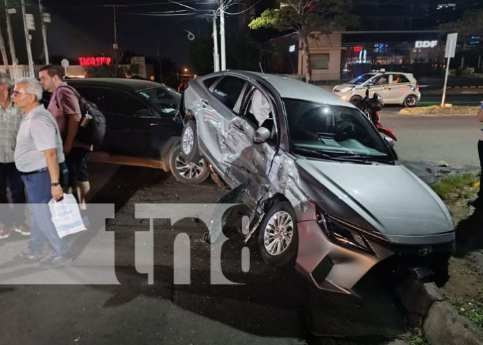 Foto: Choque cerca del Club Terraza, en Managua / TN8