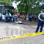 Gestor aduanero pierde la vida al protagonizar accidente con un bus en Managua Foto Mortal accidente de tránsito en Managua / TN8