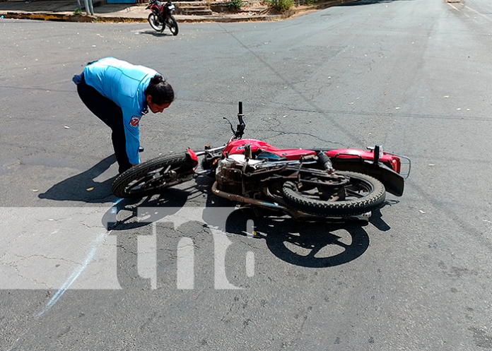 motocicleta2 Colisión de motocicletas cerca de los semáforos de ENEL Central