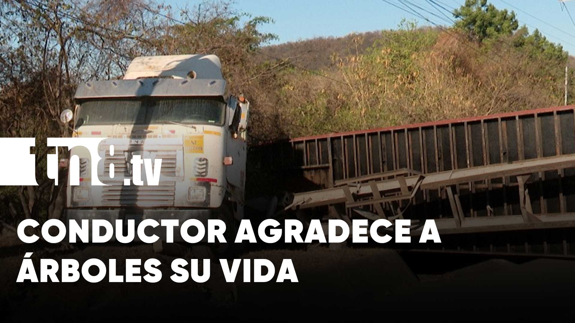 Tráiler a punto de caer al abismo en la Cuesta El Plomo en Managua | TN8.ni