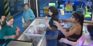 Mujer ataca a una vendedora por tóxica