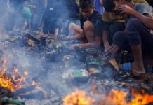 "Los niños gritaban" Indignación mundial por bombardeo israelí en Rafah/