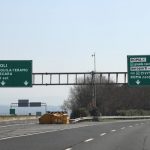 En Italia madre abandona a su hija en la carretera por sus malas calificaciones Mujer de Italia abandona a su hija en una carretera