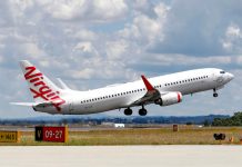 En pleno vuelo, hombre corre en «pelotas» por los pasillos del avión Hombre corre desnudo en los pasillos de un avión