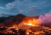 Alarmados, así se encuentra Islandia por lava que alcanza 50 metros de altura Volcán de Islandia vuelve a erupcionar con lava