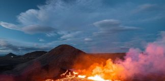 Volcán de Islandia vuelve a erupcionar con lava