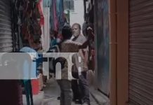 Foto: Enfrentamiento entre dos indigentes por poco causa desgracia en el Mercado Oriental / TN8