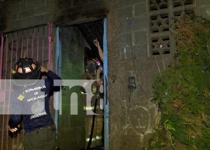 Aparente cortocircuito provoca incendio en barrio Camilo Ortega, Managua