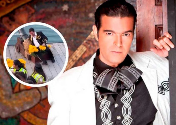 Foto: Pablo Montero sufre caída en pleno escenario de San Diego / Cortesìa