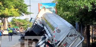 Foto: Pipa a punto de volcarse en carretera a Masaya causa alarma entre conductores/TN8