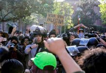 Policía interrumpe manifestación a favor de Palestina en Universidad de Los Angeles Confrontación en Los Angeles: Estudiantes piden la paz en Gaza