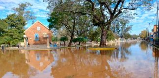 Evacuan a 500 personas en Argentina por crecida de río