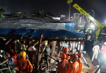 Tragedia en India: Al menos 8 muertos tras caída de cartel publicitario Foto: Tragedia en la India /cortesía