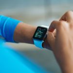 Roma lanza proyecto de relojes para proteger a mujeres amenazadas de violencia Roma propone relojes conectados para las mujeres en peligro